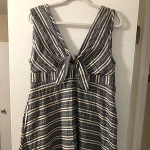 Striped dress, fitted bust with tie, flowy bottom